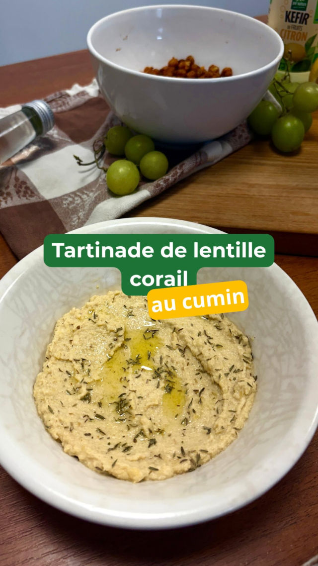Tartinade de lentille corail au cumin :

🛒 Ingrédients pour 4 personnes :
150 g de lentilles corail BPN
1 gousse d’ail
2 c. à soupe d’huile d’olive
Le jus d’1/2 citron
1/2 c. à café de cumin moulu
Sel & poivre
(Optionnel : 1 c. à soupe de tahini pour une texture plus onctueuse)

👩‍🍳 Préparation :
-Fais cuire les lentilles corail 10-12 min dans l’eau bouillante, puis égoutte-les bien.

- Mixe les lentilles avec l’ail, le jus de citron, l’huile d’olive, le cumin, un peu de sel et poivre.

- Ajuste la texture avec un peu d’eau ou de purée de sésame tahin

-Réserve au frais pour développer les arômes avant de servir .

Le conseil nutrition : 
Envie de changer des apéros trop gras, trop salés ? Cette recette riche en fibres se tartine à merveille sur un toast ! À l’approche des beaux jours, ce sera parfait pour des bouchées saveurs à partager en terrasse ou lors de votre prochain pique-nique.

#alimentationsante #produitbio #ideerecette #bio #lentillecorail #apero
